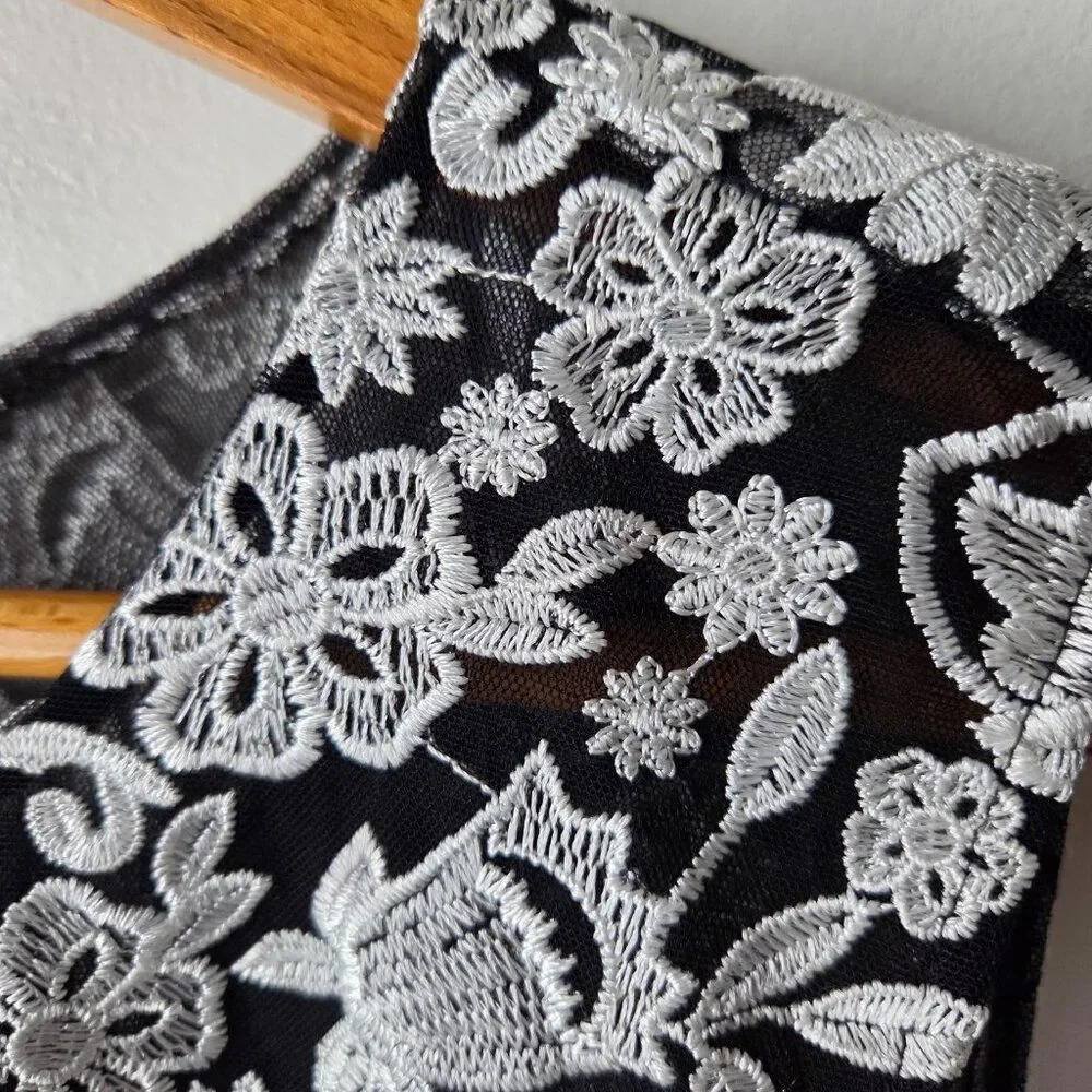 EUC BEAUTIFUL WHITE HOUSE BLACK MARKET WHITE BLACK EMBROIDERED DRESS SIZE 10 / M - Picture 10 of 16